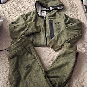 NikeTech Fleece Winterized Boy's Green Hooded Jacket and Joggers 2piece Set